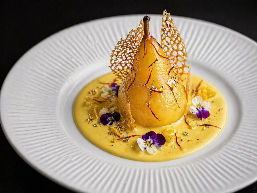 Poire pochée <em>au safran de Taliouine</em>